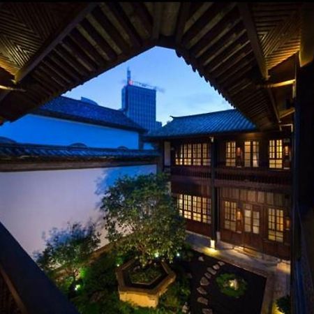Silver Chest Boutique Hotel Куньмин Экстерьер фото